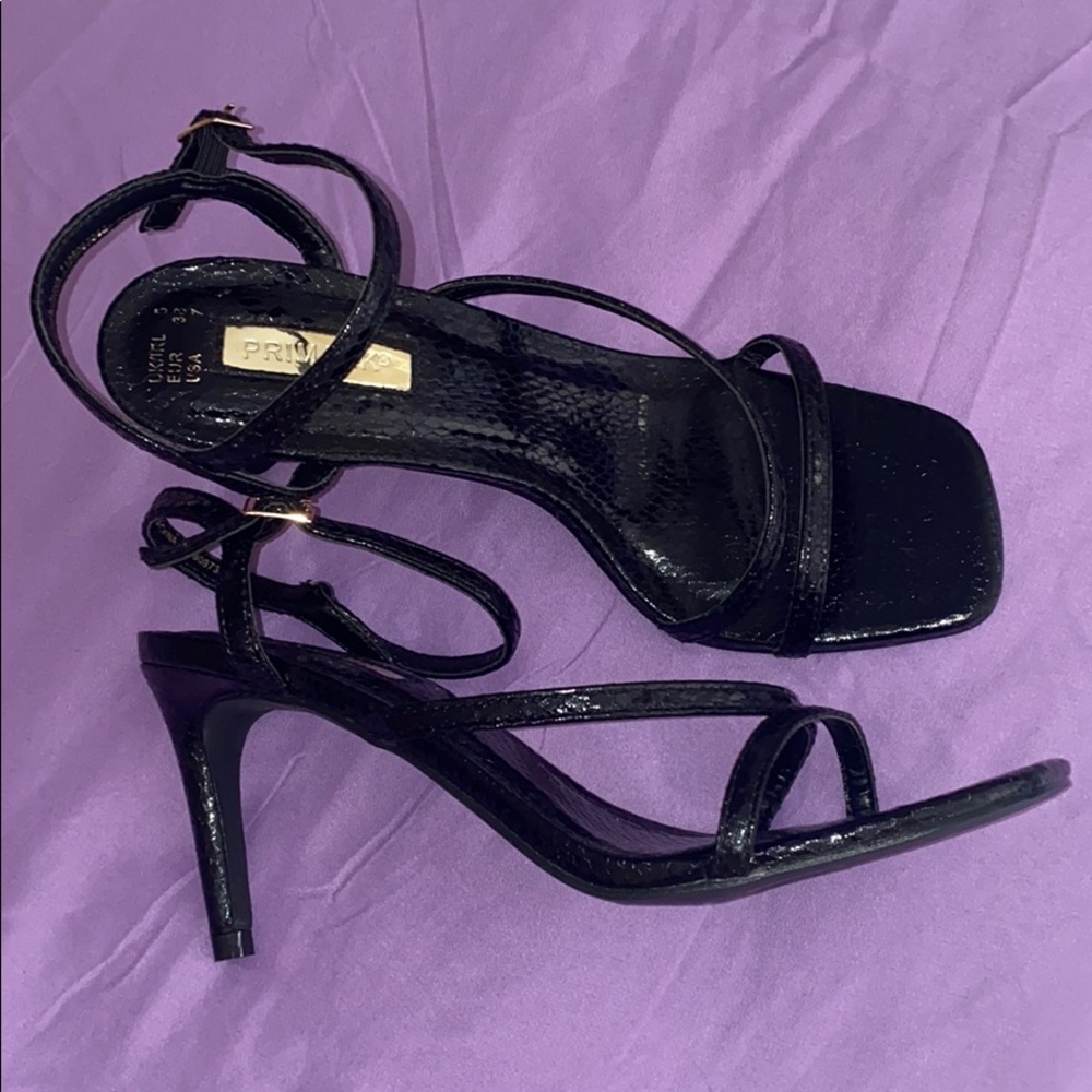 Black strap sandal